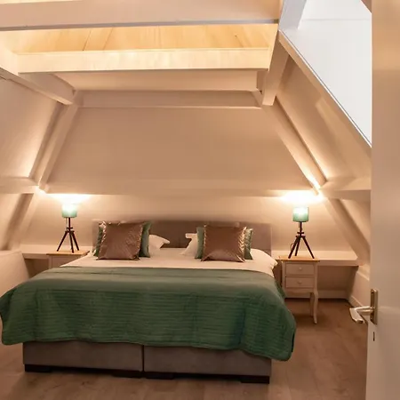 Het Kasteel Van Het Koetshuys * Rhoon